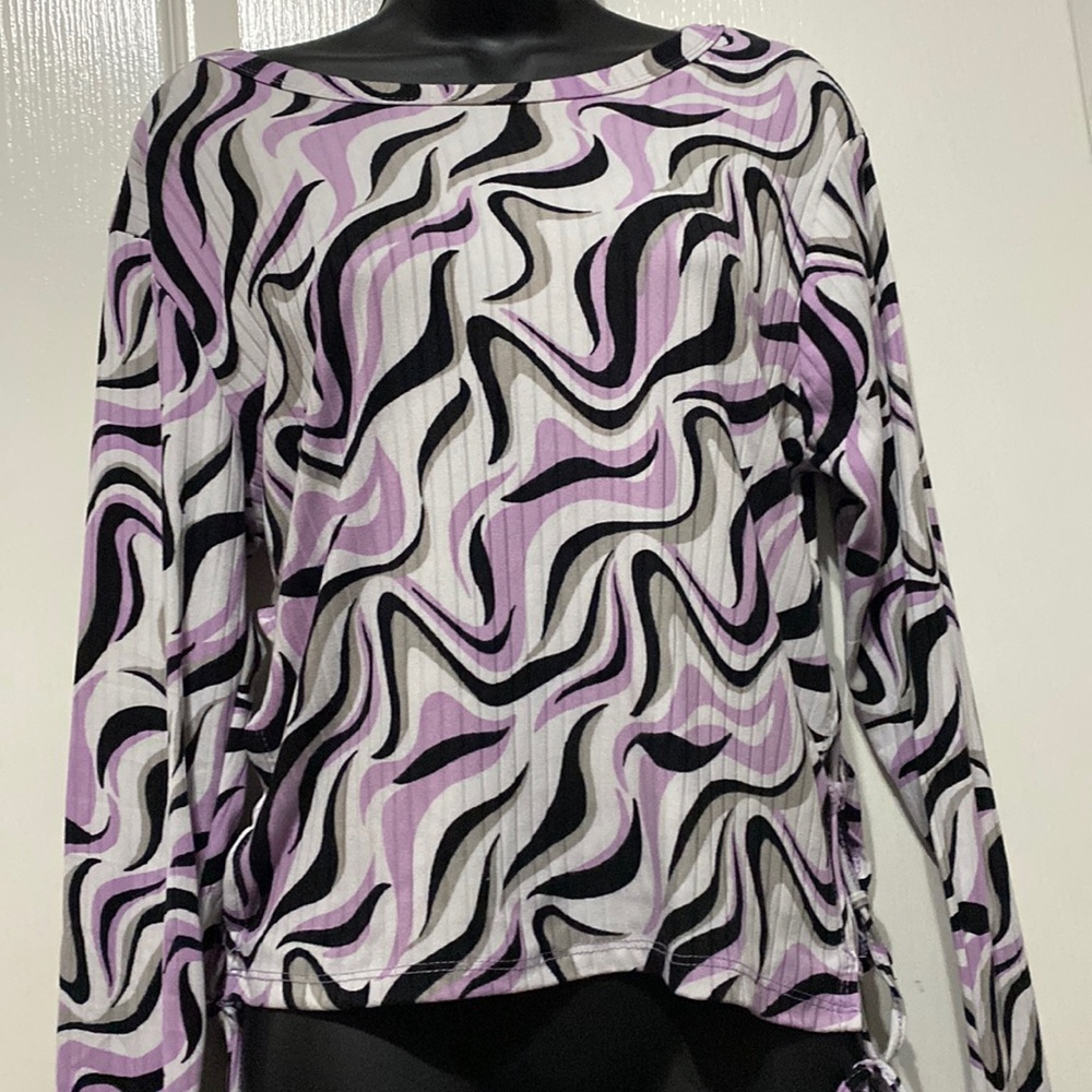 Women’s Rue 21 top
